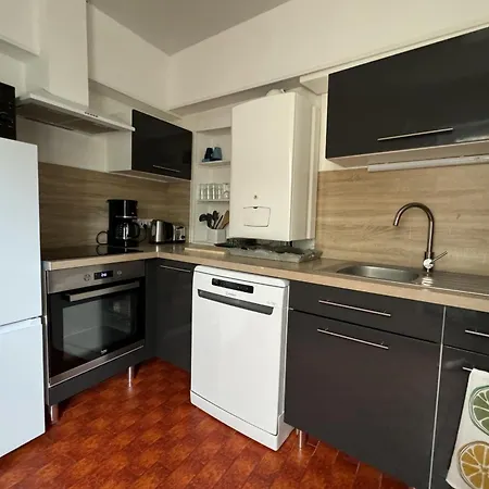 3 Near The Center Of 캉